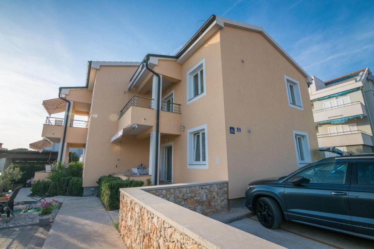 Apartment Pikulo Novalja Exterior photo